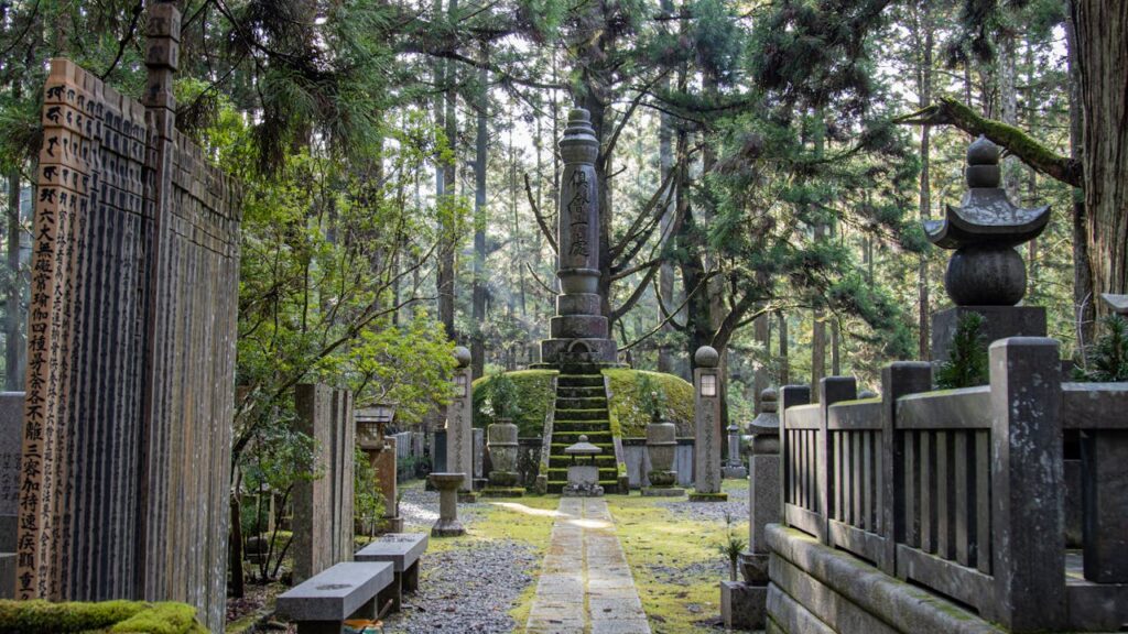 高野山奥の院 石塔群 納骨