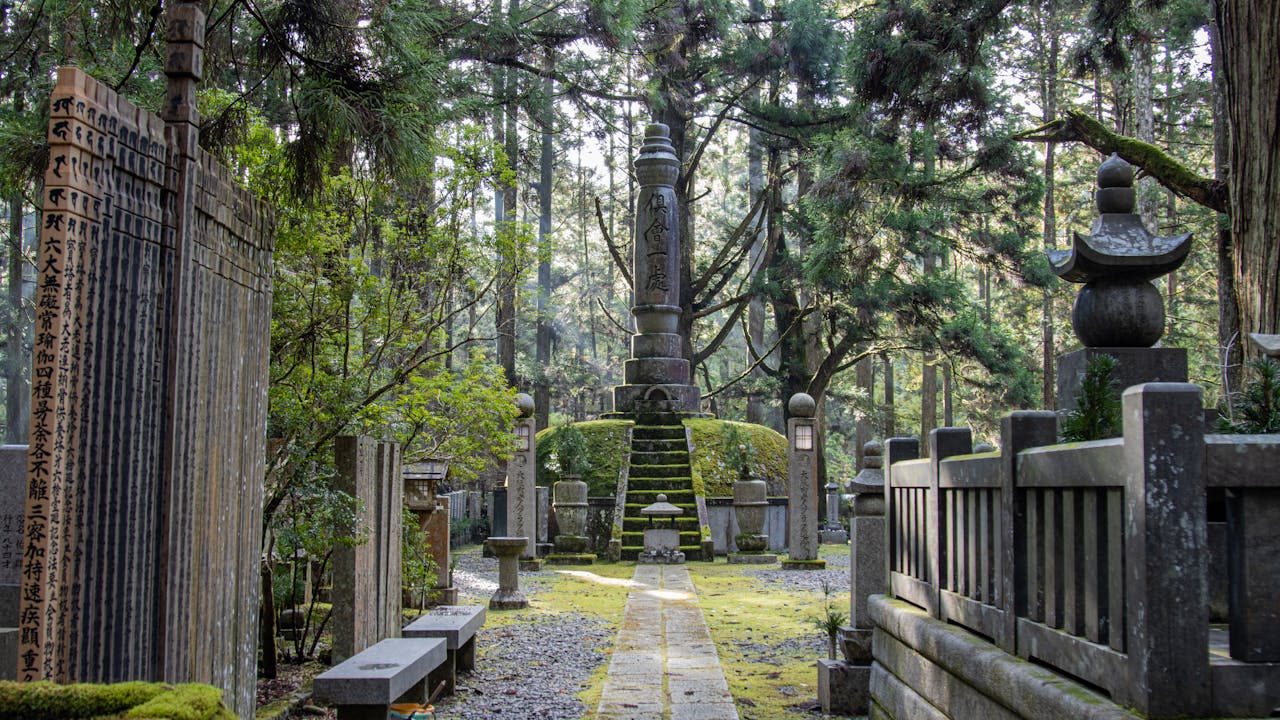 高野山奥の院 石塔群 納骨